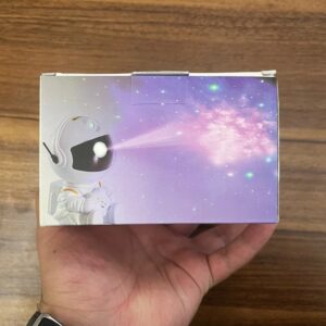چراغ خواب کهکشانی فضانورد نشسته